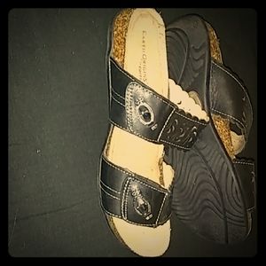 Woman's size 8 Earth Orgins sandals